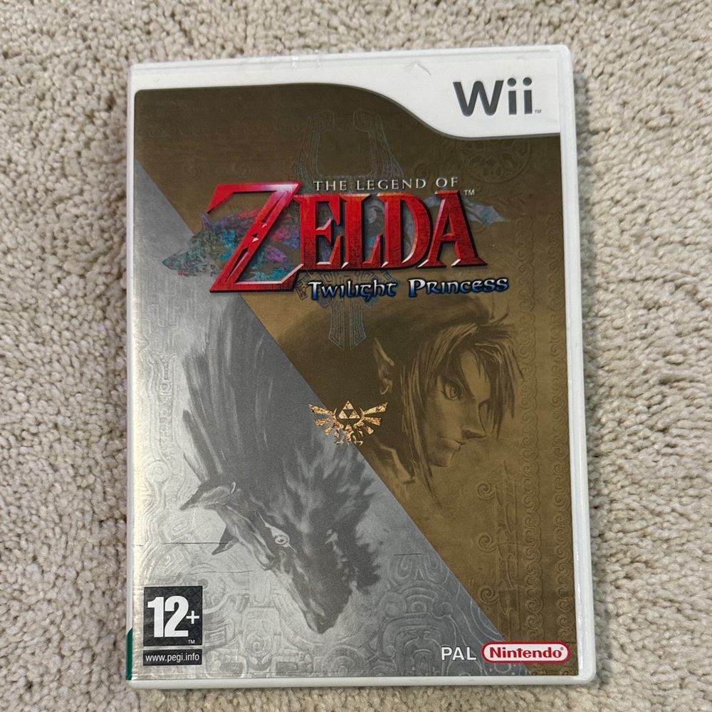 Nintendo The Legend of Zelda: Twilight Princess — Gold & Gray Cover